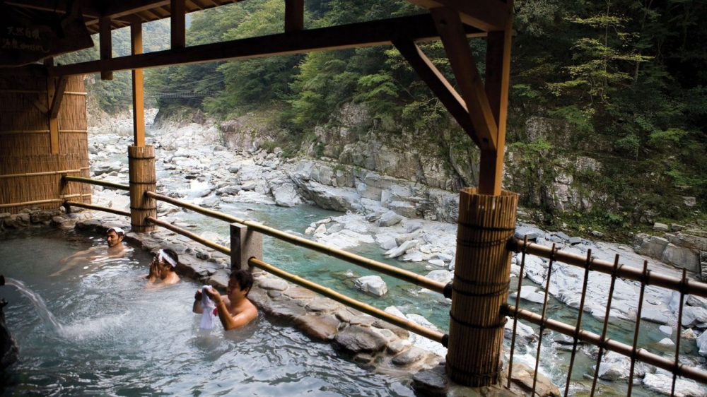 Onsen – The Art of Therapeutic Hot Spring Bathing in Japan